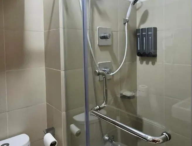 Hotel Near Airport Malls Shore 3 Moa Manila