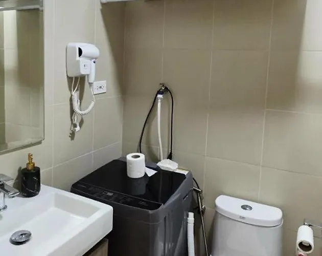 Near Airport Malls Shore 3 Moa 4* Manila