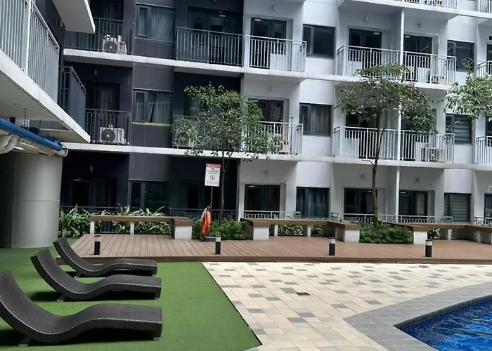 Near Airport Malls Shore 3 Moa 4*